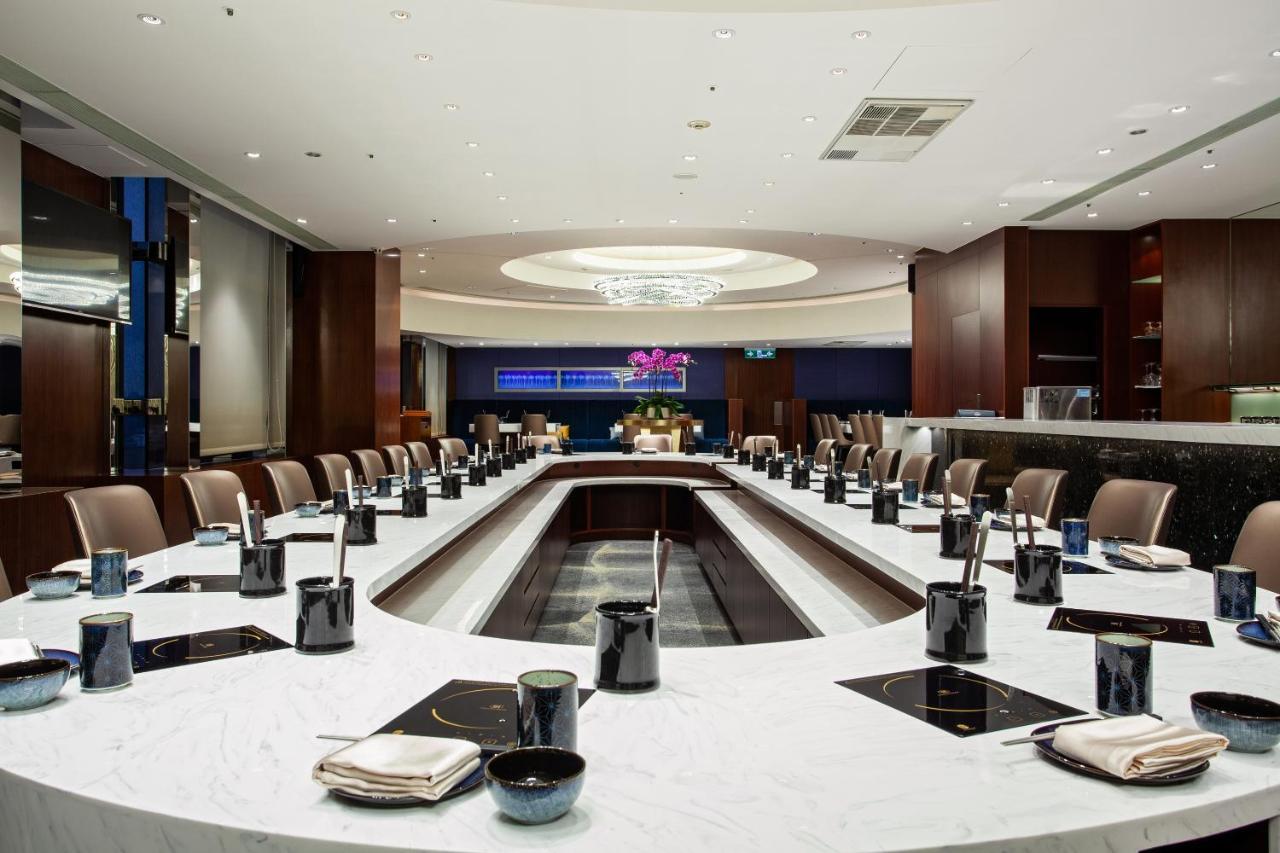 Ambassador Hotel Hsinchu Bagian luar foto The meeting room