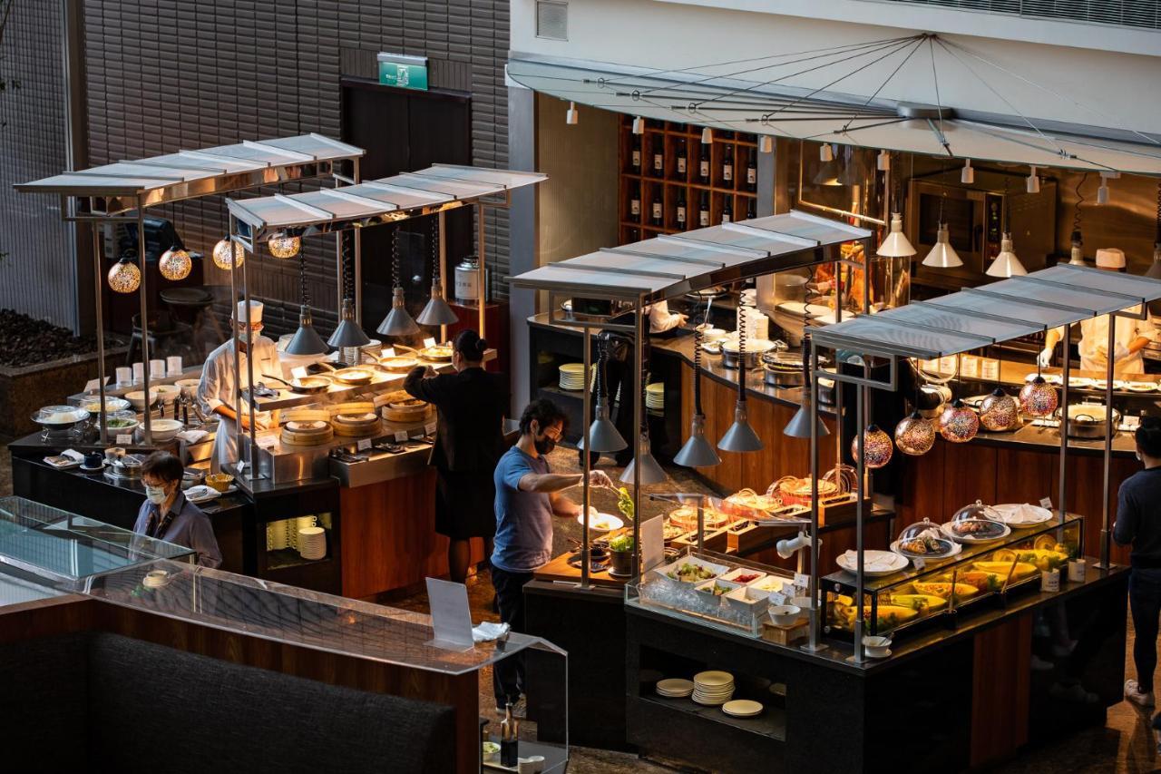 Ambassador Hotel Hsinchu Bagian luar foto A buffet at a hotel