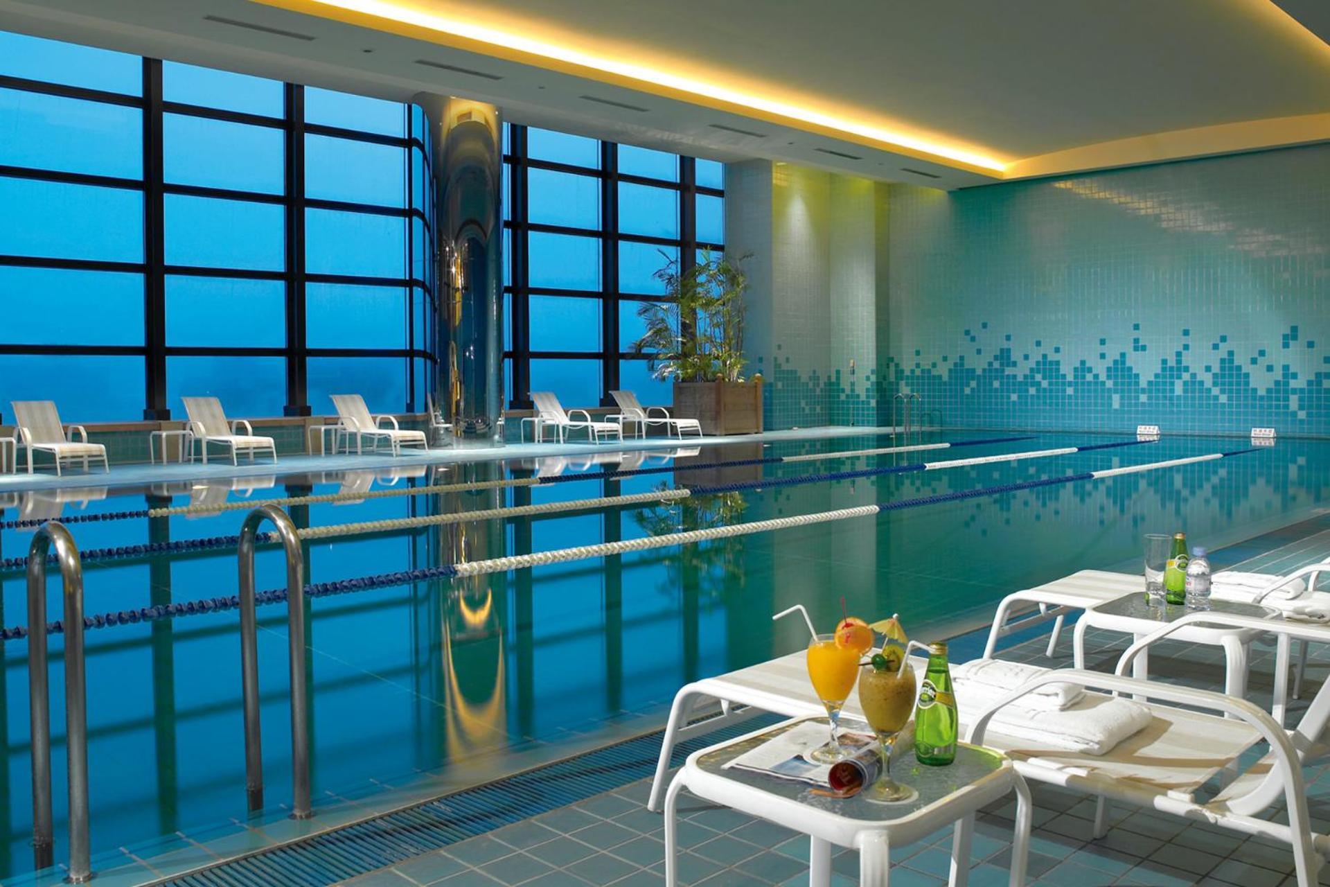 Ambassador Hotel Hsinchu Bagian luar foto The swimming pool at the hotel