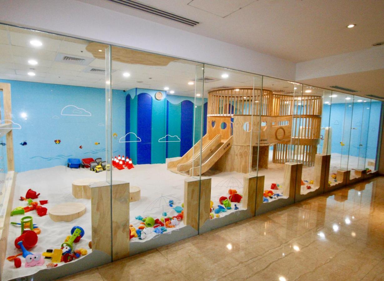 Ambassador Hotel Hsinchu Bagian luar foto The Children's Museum of Oakville