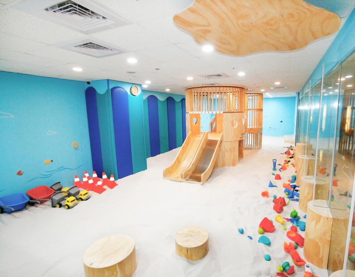 Ambassador Hotel Hsinchu Bagian luar foto The Children's Museum of Oakville